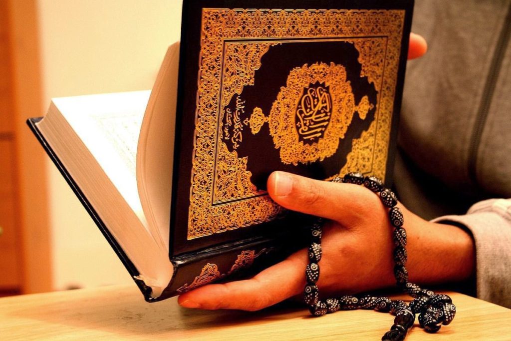 membaca dan menghafal Al quran