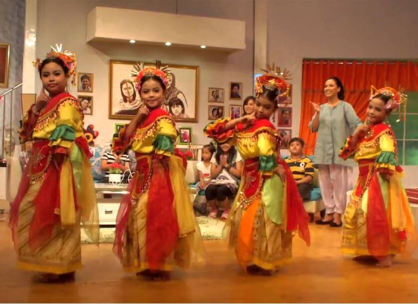 nama nama tarian daerah tradisional Indonesia dan maknanya Tari Nandak Ganjen dari Betawi atau provinsi Jakarta