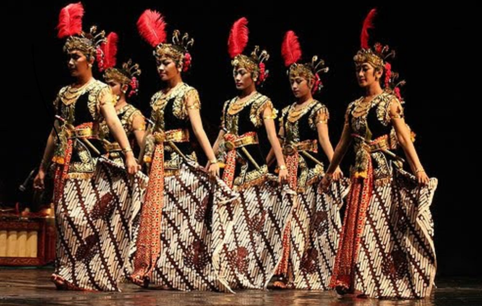 Macam-macam Tarian Daerah Tradisional Indonesia dan Penjelasannya Tarian Bedhaya Ketawang dari Jawa Tengah