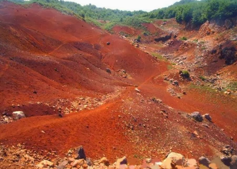 jenis tanah laterit di indonesia