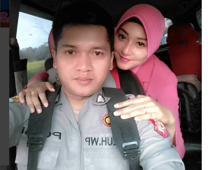 Suami Elsa Safira: Foto Bareng di dalam Mobil suami elsa-safira-seorang polisi