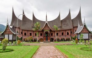 rumah-adat-minangkabau-rumah-gadang