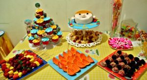 acara makan-makan perayaan ulang tahun