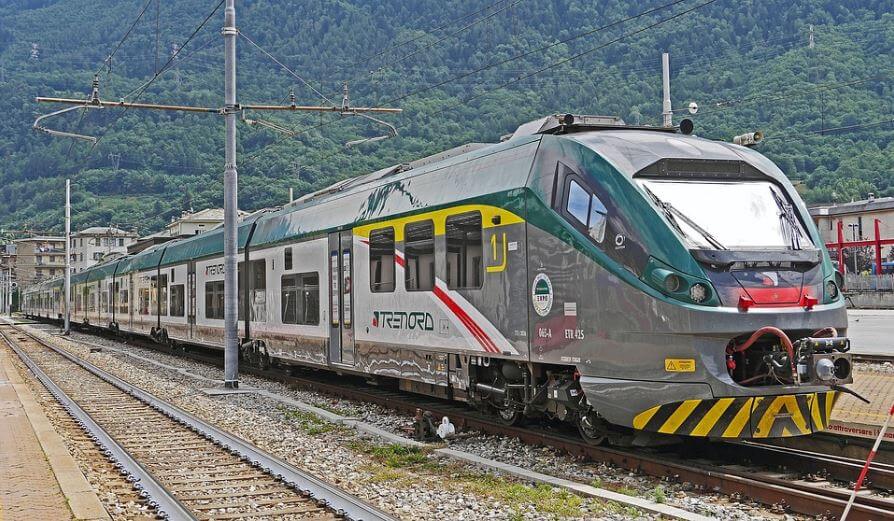 Pilih Tempat Duduk Kereta Api yang nyaman dan sesuai