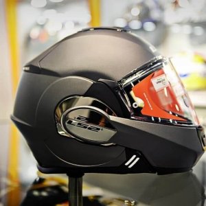 Tips Membeli Helm Online Perhatikan Sertifikasi Helm